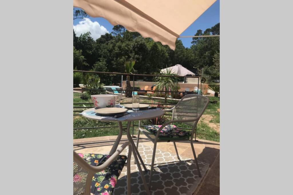 Logement Attenant A Une Villa T2 Avec Terrasse . Besse-sur-Issole Dış mekan fotoğraf