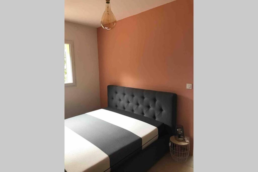 Logement Attenant A Une Villa T2 Avec Terrasse . Besse-sur-Issole Dış mekan fotoğraf
